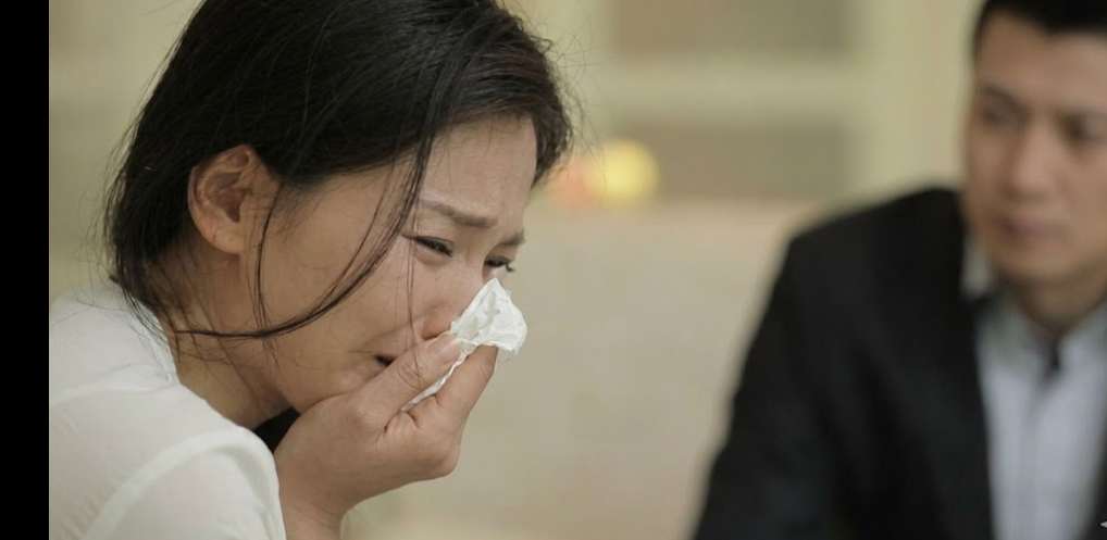 Ph&aacute;t hiện "kỉ vật" của người cũ m&agrave; chồng đang giấu kĩ, t&ocirc;i lặng người nhận ra m&igrave;nh chưa từng hiểu hết về anh - Ảnh 1.