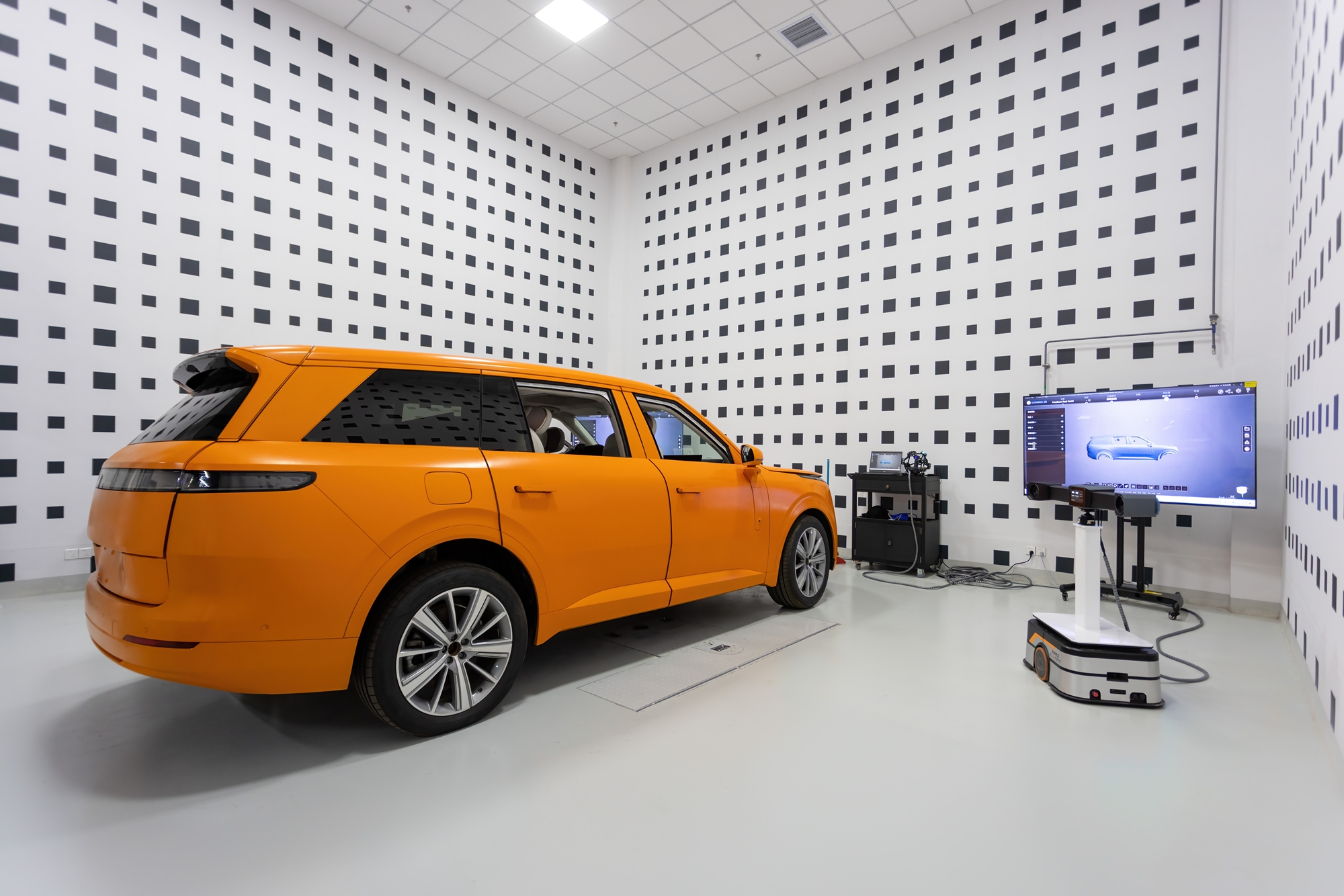 'Hậu trường' trung tâm an toàn lớn nhất thế giới: Thử nghiệm khắc nghiệt hơn cả Euro NCAP, 5 kỷ lục Guinness, đầu tư gần 8.000 tỷ đồng- Ảnh 8.