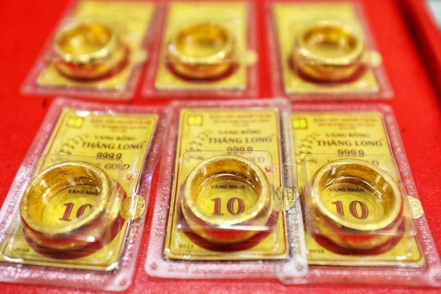 Gi&aacute; v&agrave;ng h&ocirc;m nay 11/05 lao dốc kh&ocirc;ng phanh, SJC mất rất nhiều - Ảnh 1.
