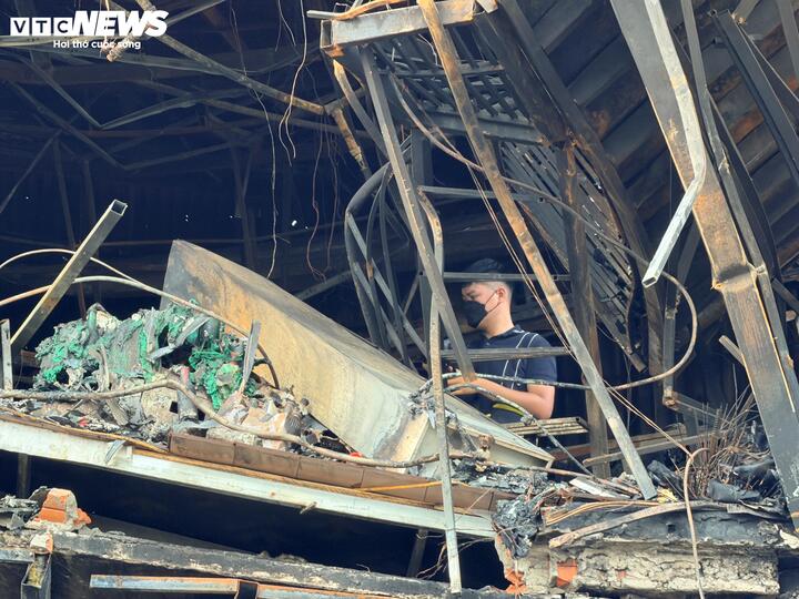 Kh&aacute;m nghiệm hiện trường vụ ch&aacute;y qu&aacute;n Volume Club ở H&agrave; Nội g&acirc;y chết người - Ảnh 5.