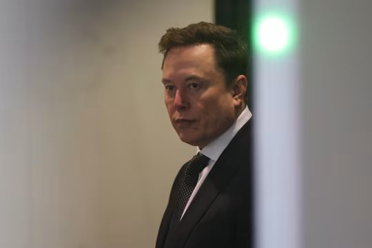 Elon Musk and Grok's failure: The AI ​​war between tech giants - Image 2.