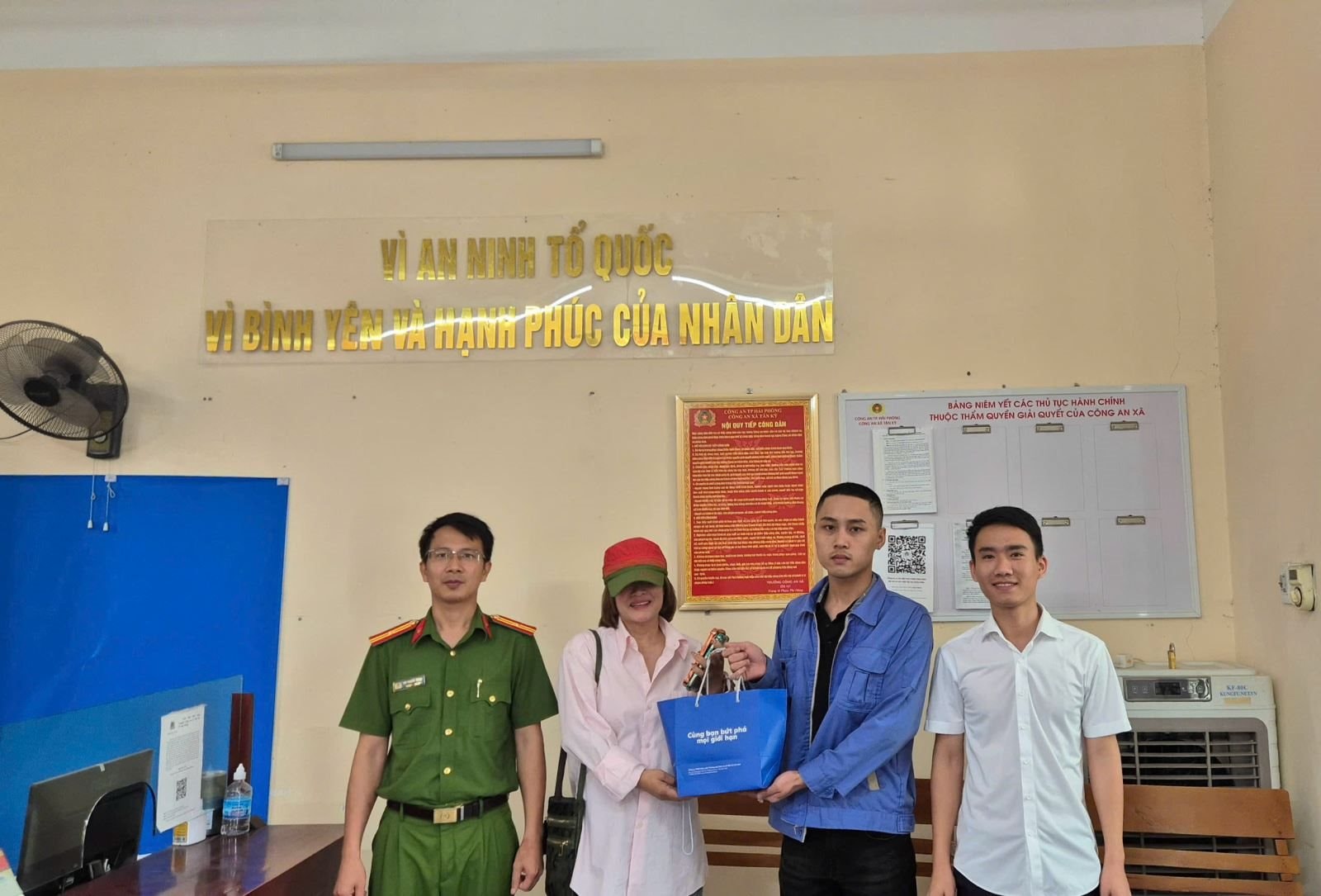 T&agrave;i khoản thanh ni&ecirc;n SN 2002 tại Hải Ph&ograve;ng c&oacute; giao dịch hơn 400 triệu đồng: C&ocirc;ng an lập tức v&agrave;o cuộc điều tra - Ảnh 2.