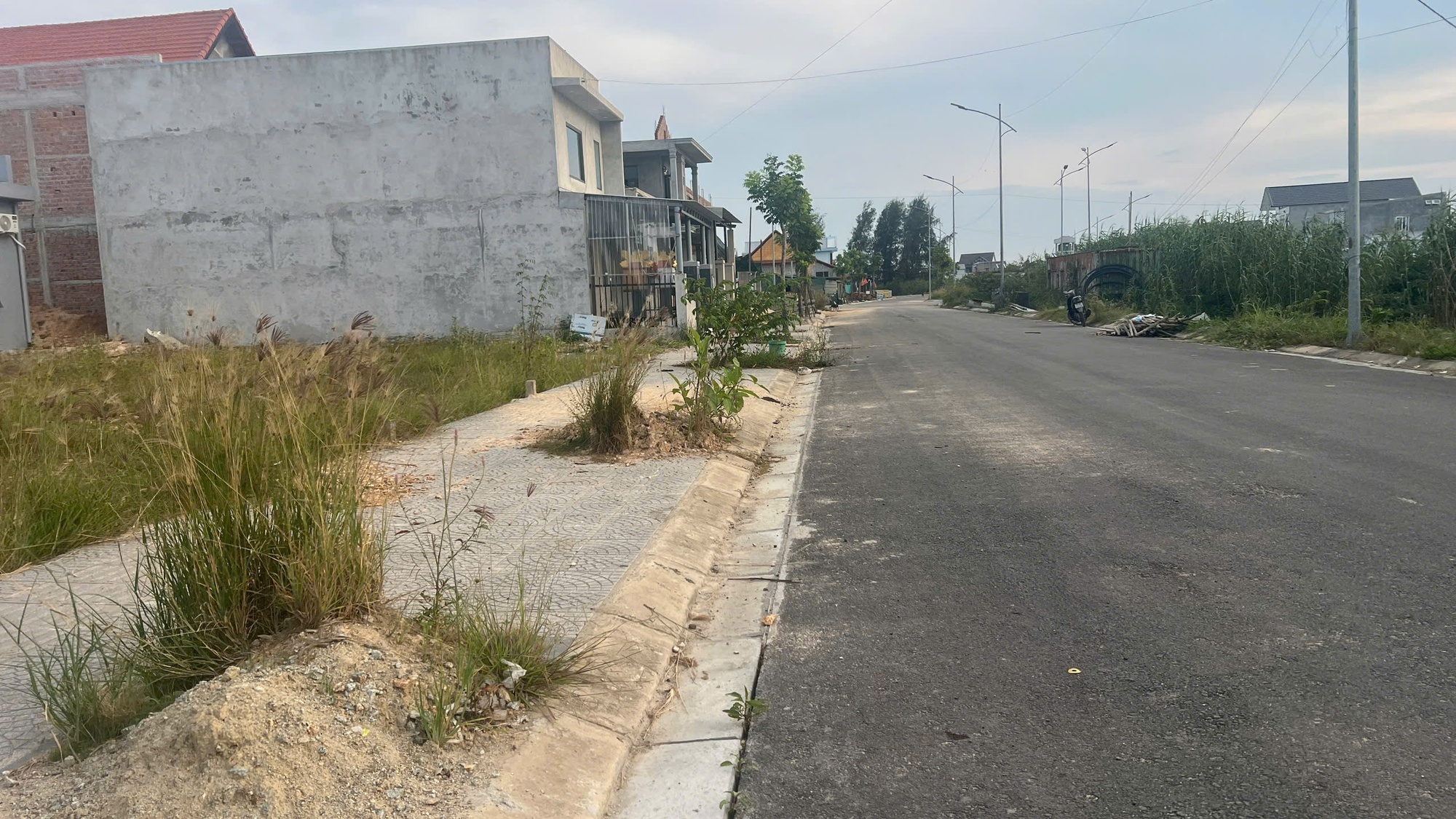Hố s&acirc;u t&aacute;i định cư g&acirc;y nguy hiểm tại khu đ&ocirc; thị mới Thuận An - Ảnh 8.