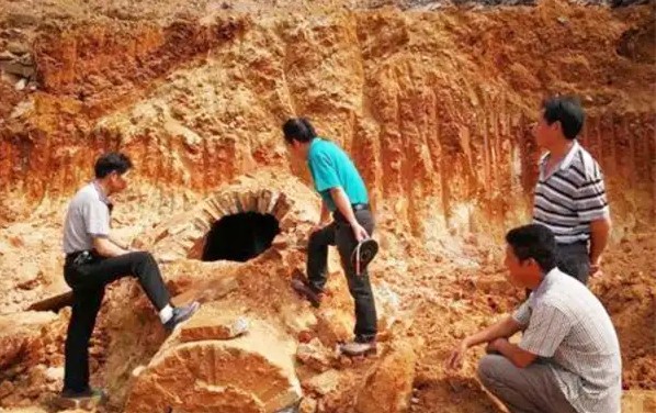 Khai quật mộ cổ 500 năm, chuyên gia hoảng hốt khi thấy