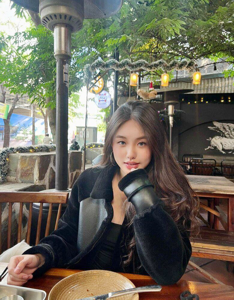 Con gái cựu Hoa khôi bóng chuyền Kim Huệ: Tuổi 18 cao gần 1m70, nhan sắc nổi bật như hoa hậu- Ảnh 13.