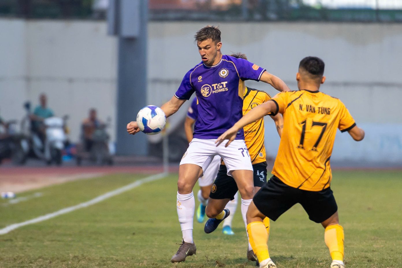 Ho&agrave;ng H&ecirc;n lỡ hẹn trận cầu quan trọng của H&agrave; Nội FC - Ảnh 3.