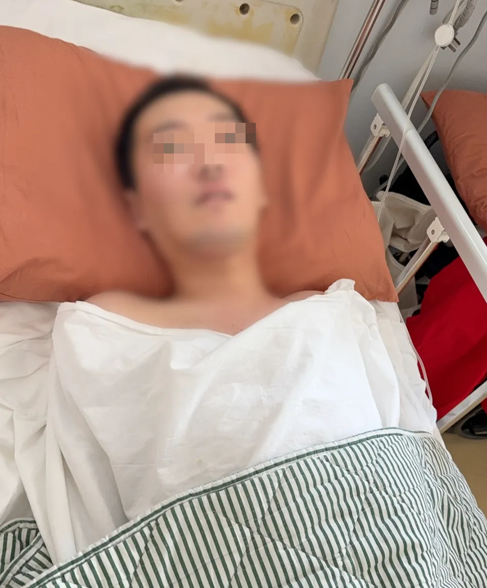 Cặp vợ chồng trẻ c&ugrave;ng mắc 1 bệnh hiếm gặp g&acirc;y liệt to&agrave;n th&acirc;n, b&aacute;c sĩ: Rất c&oacute; thể do c&ugrave;ng sở th&iacute;ch - Ảnh 2.