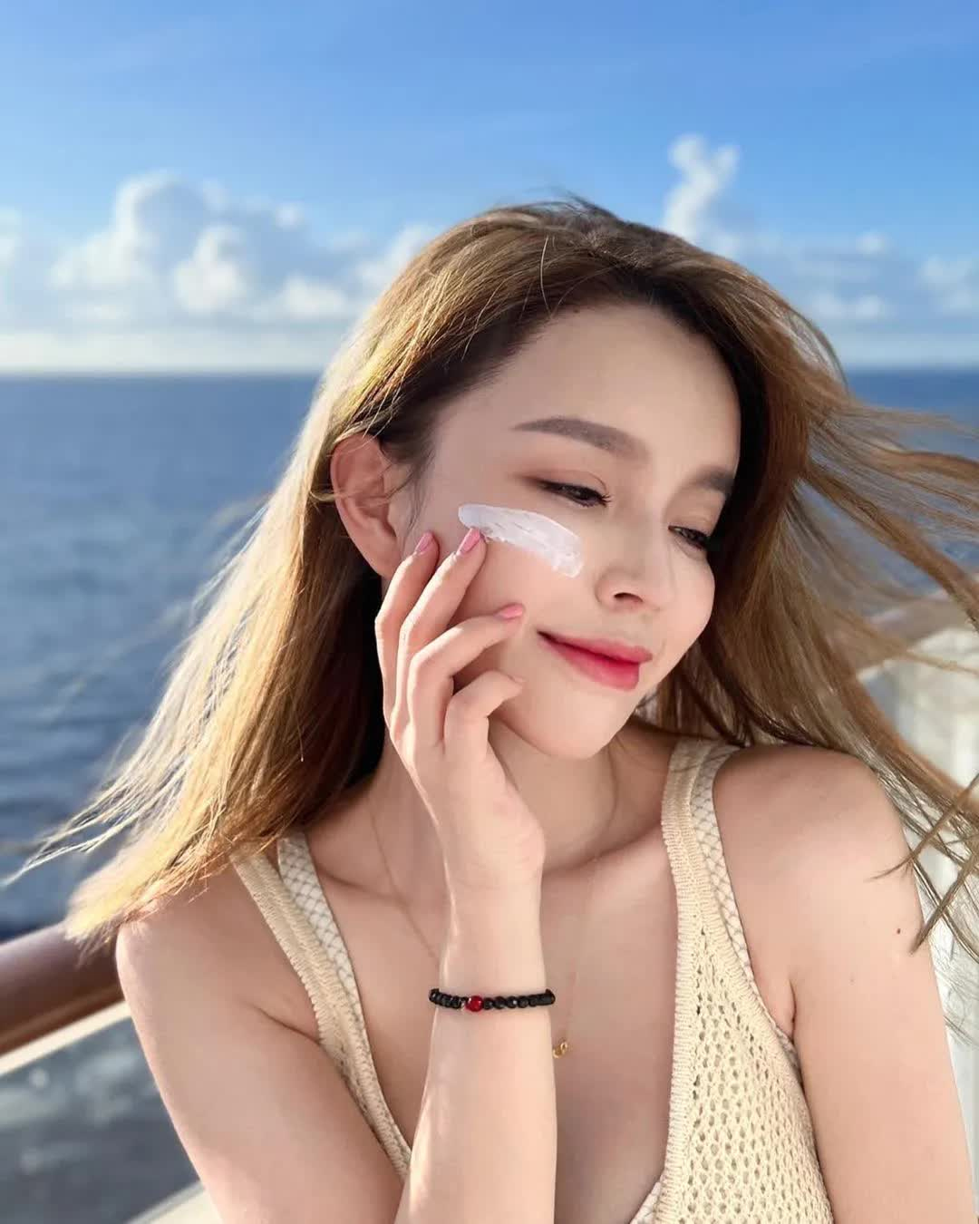 Học người Nhật c&aacute;ch chống nắng từ đầu đến ch&acirc;n: Thế n&agrave;y bảo sao l&agrave;n da của họ lu&ocirc;n trẻ hơn tuổi thật rất nhiều- Ảnh 2.