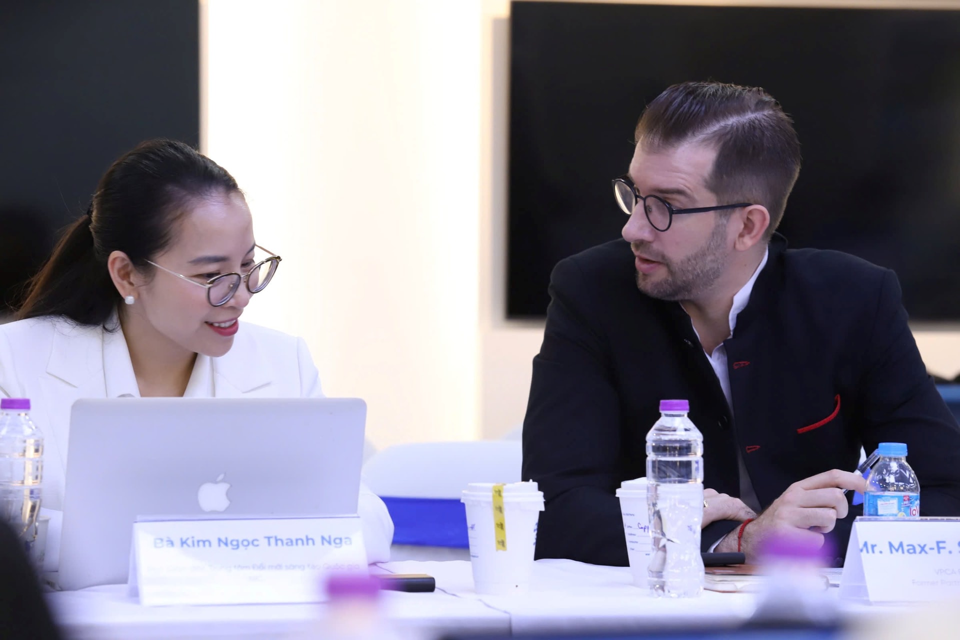 Việt Nam vừa cắt giảm 2 thứ tr&ecirc;n to&agrave;n quốc, doanh nh&acirc;n nước ngo&agrave;i t&aacute;n thưởng: &ldquo;Đ&acirc;y l&agrave; một bước tiến lớn&rdquo; - Ảnh 1.