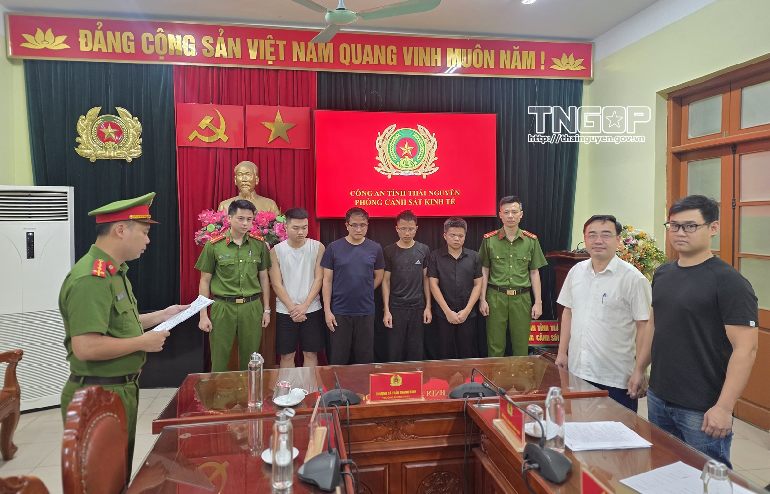 Tỷ ph&uacute; Phạm Nhật Vượng bị chiếm đoạt tiền - Ảnh 2.