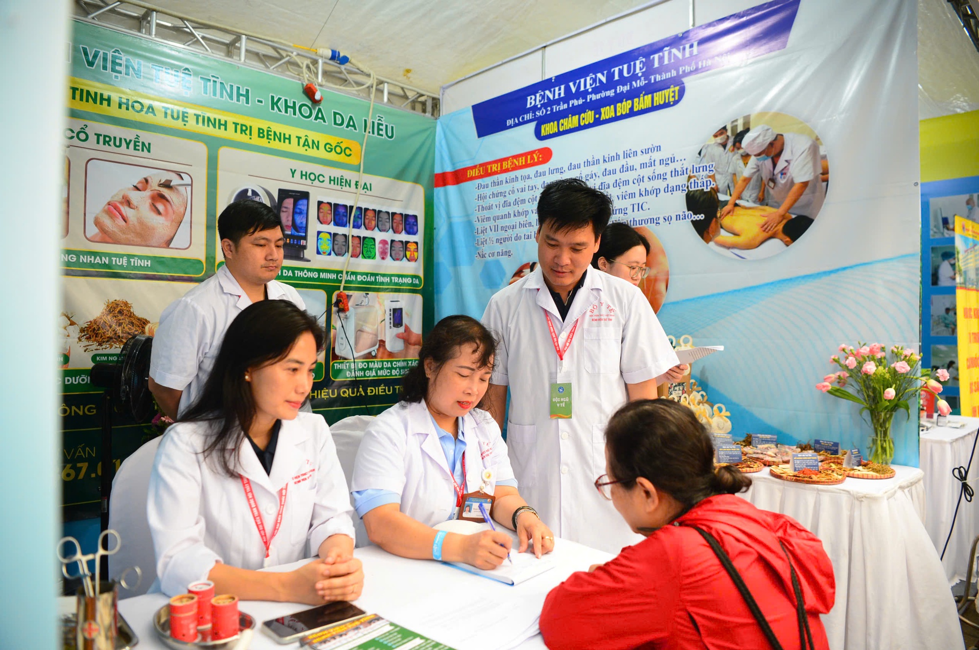 Tin rất vui: Đây là những đối tượng được ưu tiên khi khám sức khoẻ toàn dân miễn phí - Ảnh 1.