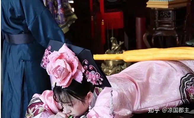 Miệng giếng nhỏ tới mức khó lọt đầu người, vì sao Trân phi vẫn bị đẩy xuống? Sự thật nằm ở chi tiết này - Ảnh 3.