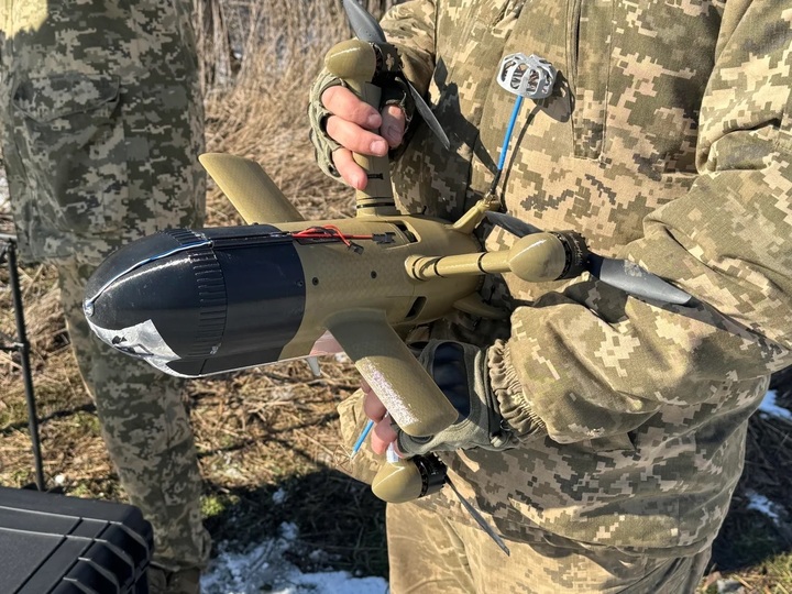 Mỹ v&agrave; Ukraine hợp t&aacute;c quốc ph&ograve;ng UAV: Bước đột ph&aacute; c&ocirc;ng nghệ mới 2026 - Ảnh 1.