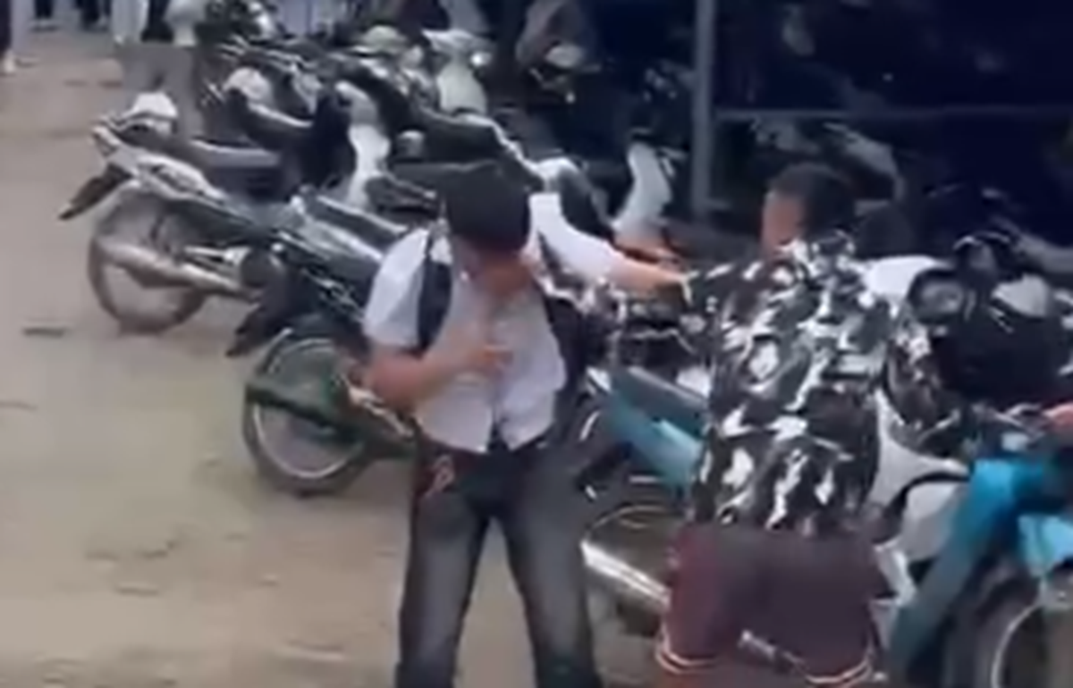 Nam sinh bị h&agrave;nh hung tại trường THPT cẩm thủy 1 , Sự việc g&acirc;y x&ocirc;n xao cộng đồng - Ảnh 1.
