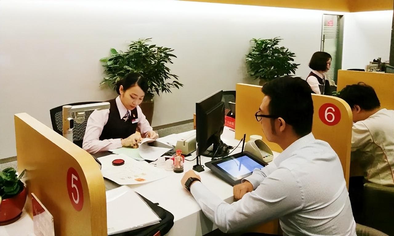 Người đ&agrave;n &ocirc;ng nợ t&iacute;n dụng 60 triệu đồng v&agrave; b&agrave;i học đắt gi&aacute; - Ảnh 1.