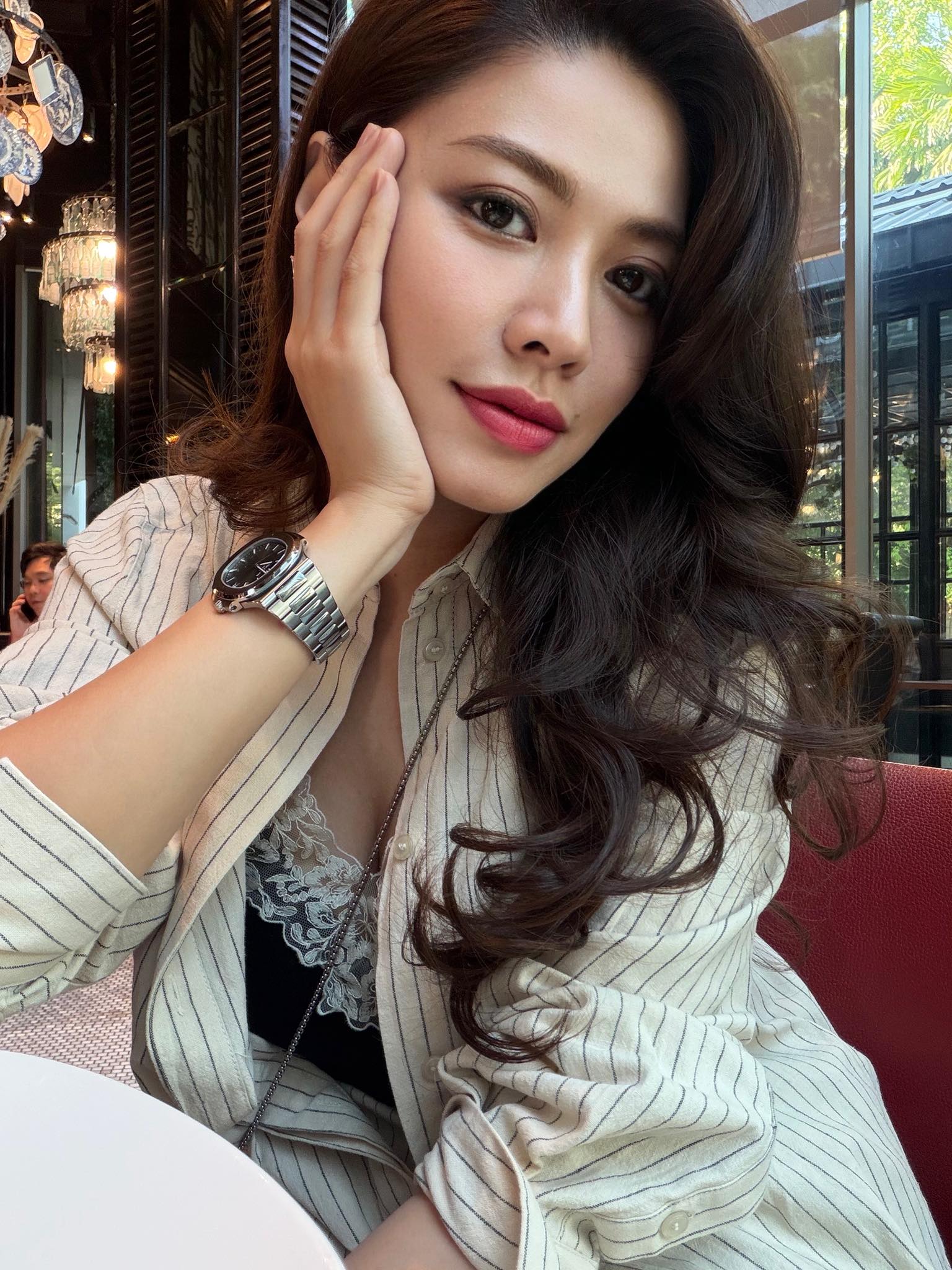 Kh&ocirc;ng hở hang, kh&ocirc;ng trưng trổ, BTV Ngọc Trinh vẫn cực thu h&uacute;t - Ảnh 6.