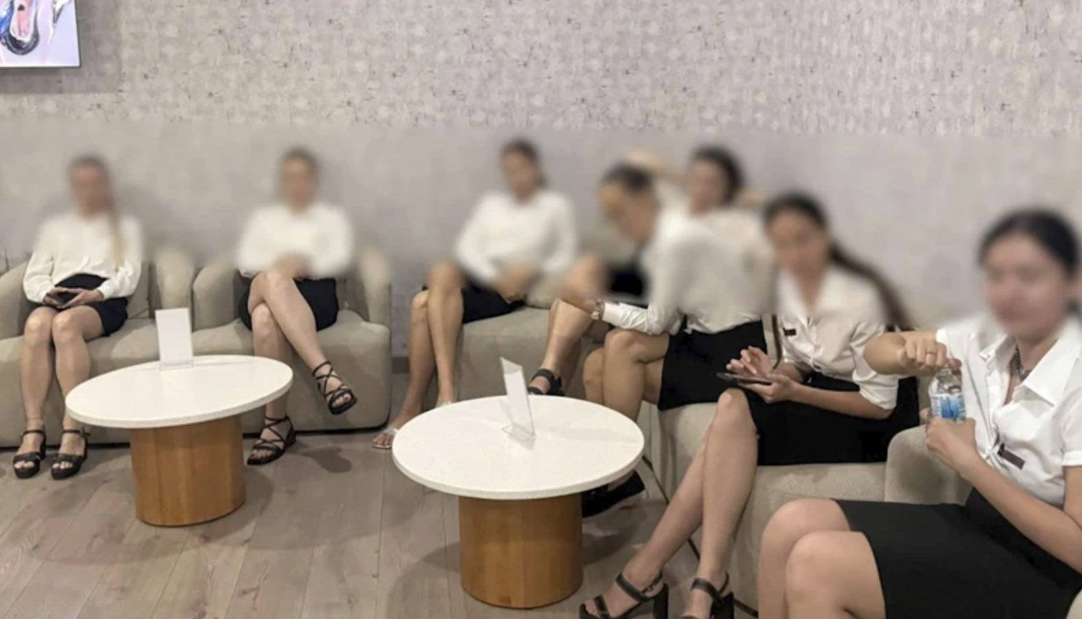 Ph&aacute;t hiện 20 người nước ng&ograve;ai vi phạm quy định tại cửa h&agrave;ng Princess ở Nha Trang - Ảnh 1.