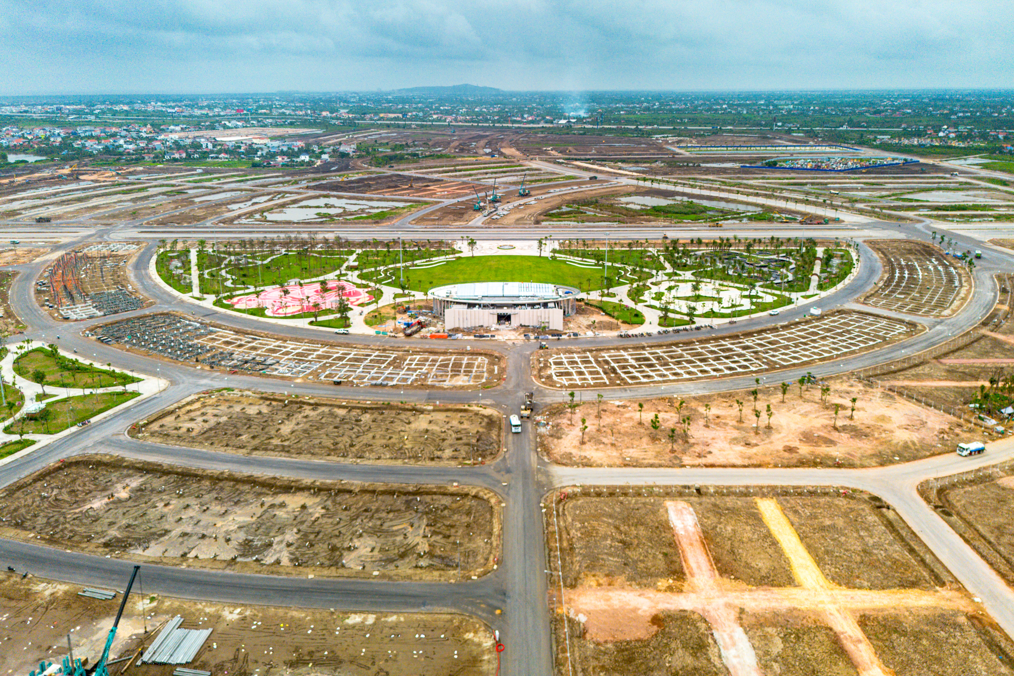 To&agrave;n cảnh khu đ&ocirc; thị hơn 23.000 tỷ của Vinhomes, nằm giữa trung t&acirc;m c&ocirc;ng nghiệp v&agrave; cảng biển tỷ đ&ocirc; - Ảnh 5.