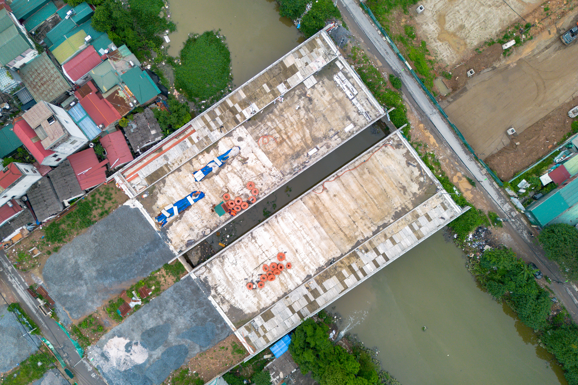 To&agrave;n cảnh đại lộ 10 l&agrave;n xe nối thẳng Ciputra đến Đan Phượng: Giải ph&oacute;ng mặt bằng rầm rộ đoạn n&uacute;t thắt, mở toang kết nối đến c&aacute;c đại đ&ocirc; thị của loạt &ocirc;ng lớn Sunshine Group, Vinhomes - Ảnh 10.