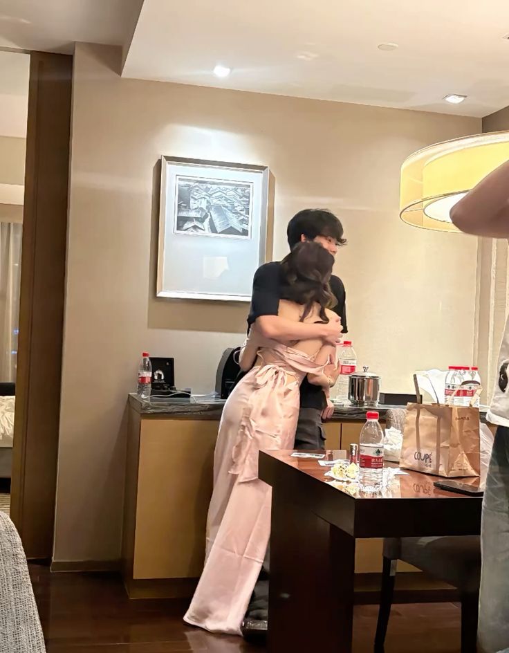 Mua qu&agrave; cho em người y&ecirc;u để lấy l&ograve;ng, c&ocirc; g&aacute;i nhận được tin nhắn "Lần sau ch&aacute;u kh&ocirc;ng cần mua g&igrave; đ&acirc;u"- Ảnh 2.