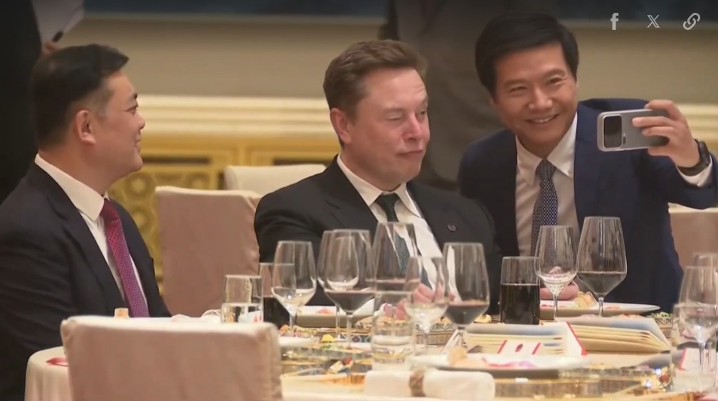 Tỷ ph&uacute; Elon Musk sử dụng điện thoại g&igrave; trong chuyến thăm Trung Quốc 2026? - Ảnh 3.