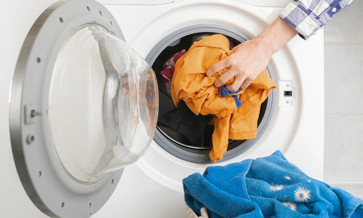 Số kg tr&ecirc;n m&aacute;y giặt c&oacute; phải khối lượng quần &aacute;o ướt kh&ocirc;ng? - Ảnh 2.
