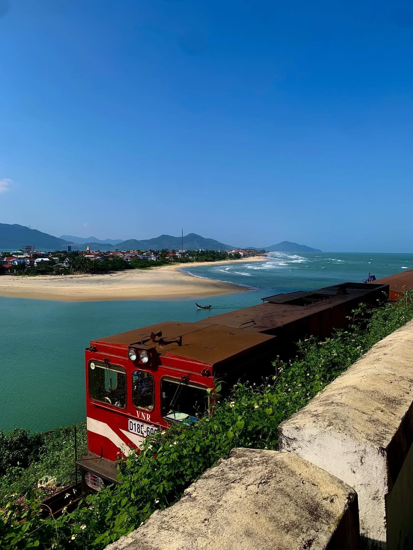 Chuyến t&agrave;u 180.000 của Việt Nam đứng đầu thế giới - Ảnh 1.