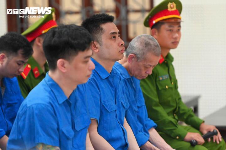 B&ugrave;i Đ&igrave;nh Kh&aacute;nh xin giảm &aacute;n cho bạn g&aacute;i trong vụ &aacute;n ma t&uacute;y nghi&ecirc;m trọng - Ảnh 2.