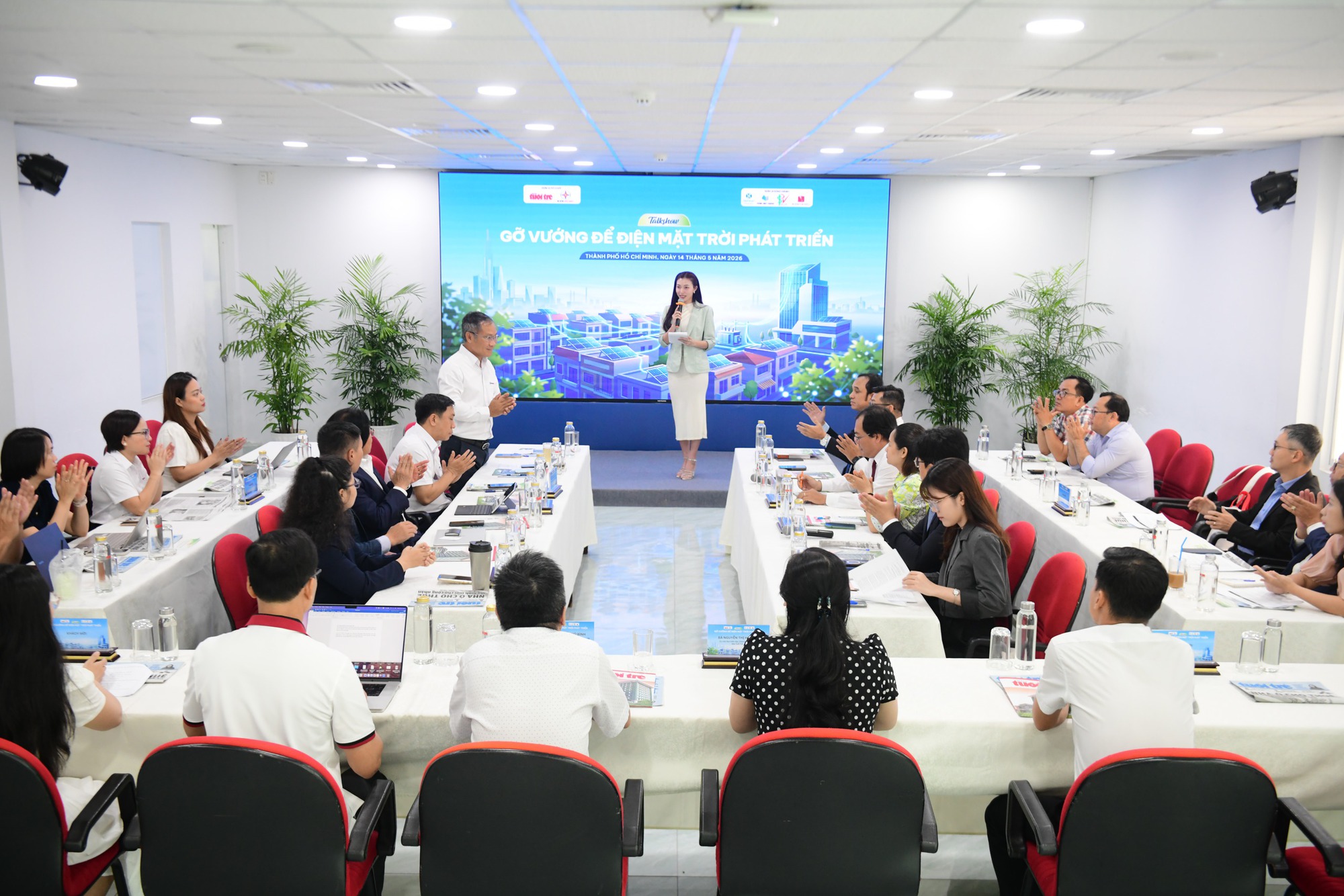 Lắp điện mặt trời mái nhà 2026: Tiết kiệm chi phí điện cho hộ gia đình - Ảnh 1. Lắp điện mặt trời mái nhà 2026: Tiết kiệm chi phí điện cho hộ gia đình - Ảnh 1.