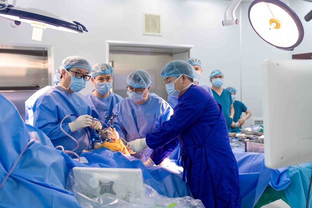 Trước khi th&agrave;nh lập VinSurgical, bệnh viện của tỷ ph&uacute; Phạm Nhật Vượng đ&atilde; nhập từ Mỹ những si&ecirc;u robot phẫu thuật n&agrave;o? C&oacute; loại lần đầu xuất hiện tại Việt Nam - Ảnh 8.