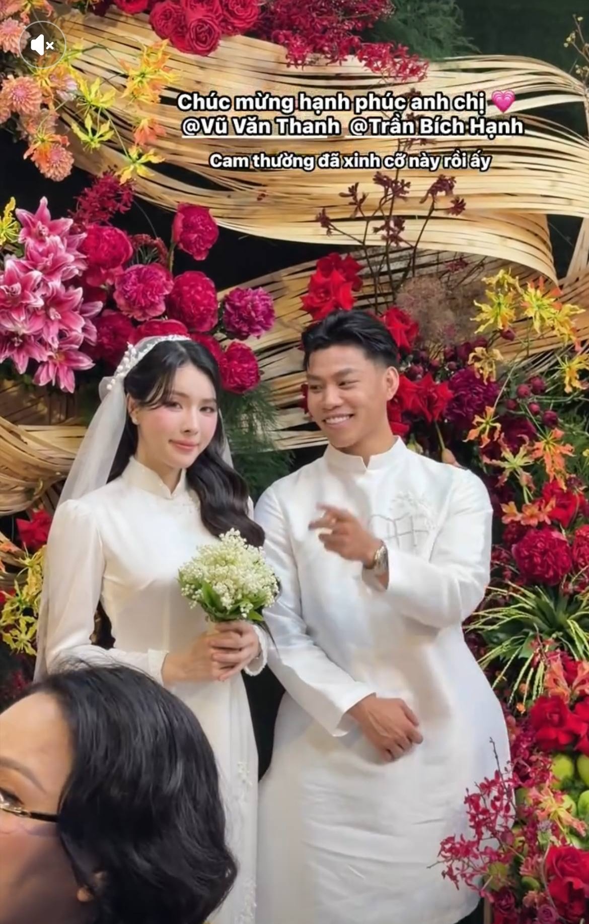 Cập nhật loạt ảnh/clip n&eacute;t căng mới nhất trong đ&aacute;m cưới tiểu thư Trần B&iacute;ch Hạnh v&agrave; Văn Thanh h&ocirc;m nay! - Ảnh 2.