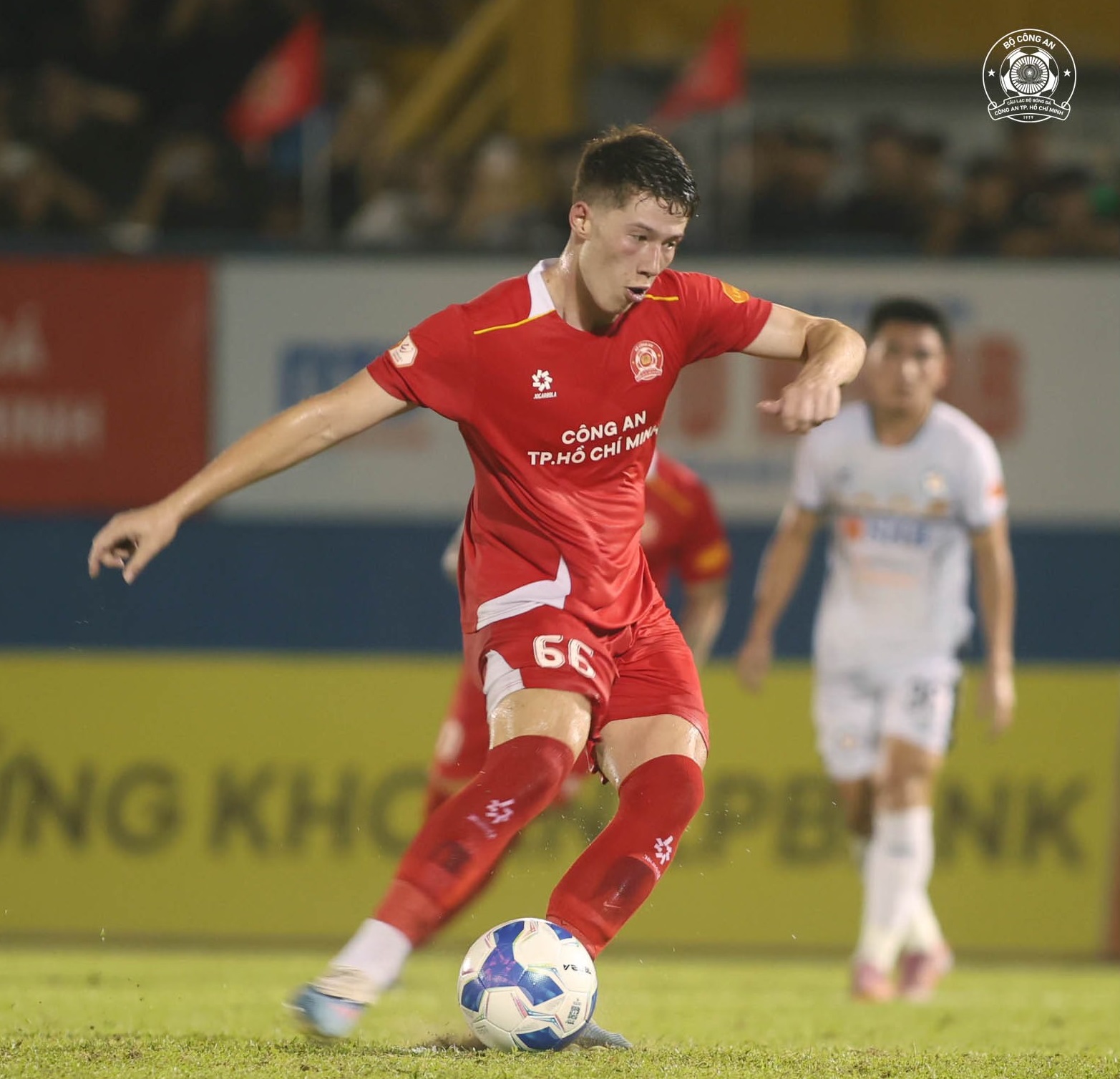 Ch&acirc;n s&uacute;t Việt kiều ghi b&agrave;n vượt Tiến Linh, HLV Kim Sang-sik c&oacute; song kiếm nhập tịch cho U23 Việt Nam? - Ảnh 1.