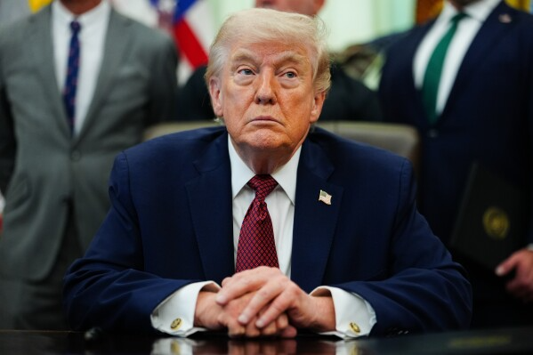 Tổng thống Trump c&aacute;o buộc Iran &ldquo;lật k&egrave;o&rdquo; trong đề xuất h&ograve;a b&igrave;nh - Ảnh 1.