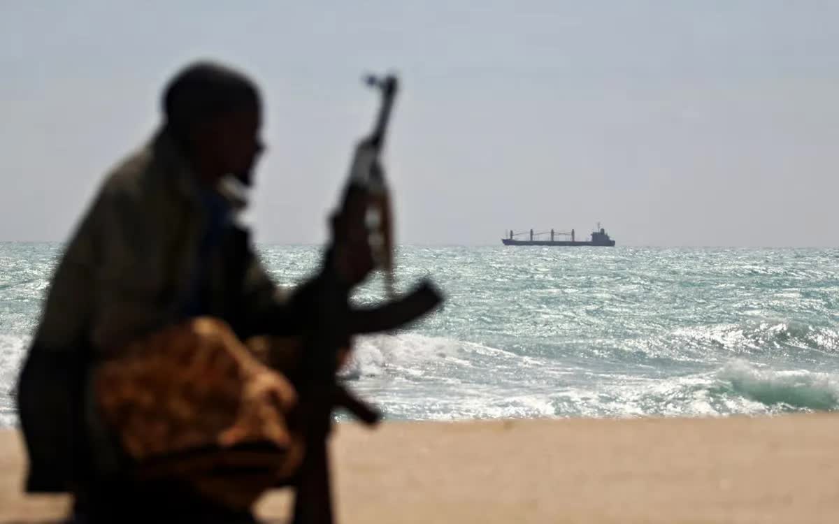 Xung đột Trung Đ&ocirc;ng khiến cướp biển Somalia gia tăng - Ảnh 1.
