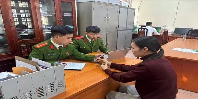C&ocirc;ng an cảnh b&aacute;o tới người d&acirc;n c&oacute; giao dịch trong t&agrave;i khoản ng&acirc;n h&agrave;ng với nội dung chuyển sau - Ảnh 1.