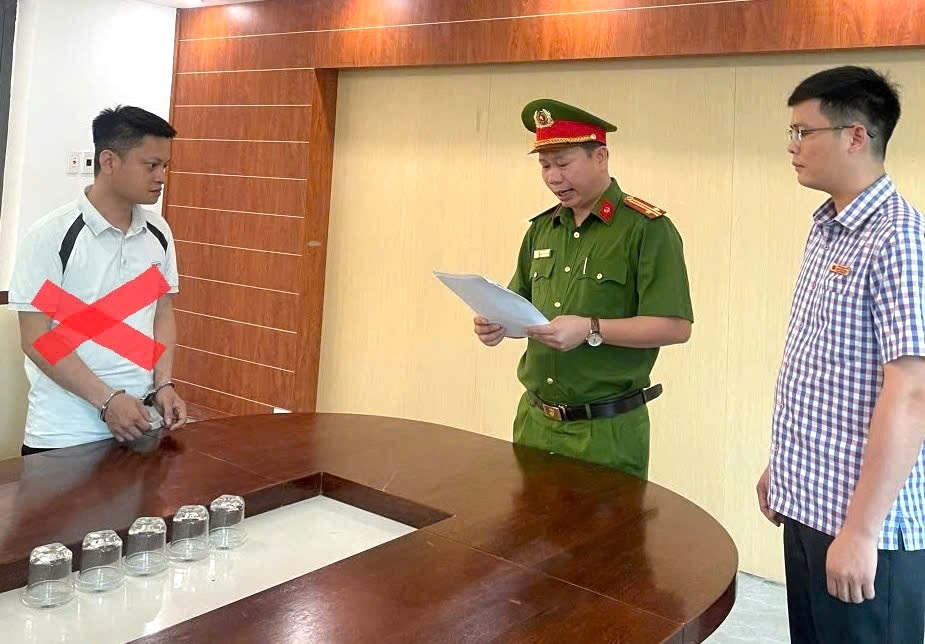 Khoe c&oacute; mối quan hệ quen biết, nguy&ecirc;n c&aacute;n bộ ở Hải Dương lừa gần 200 triệu- Ảnh 1.