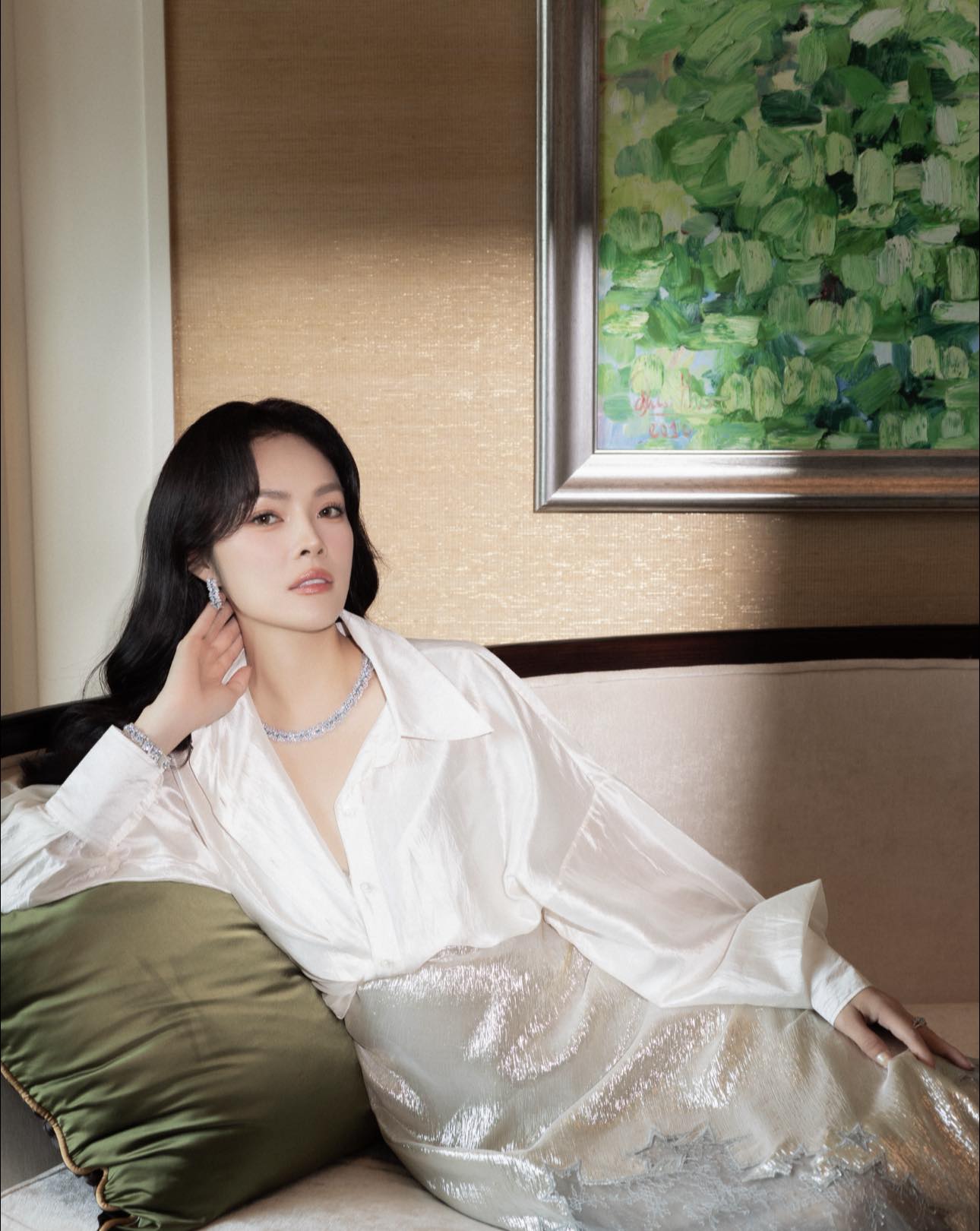 Khung h&igrave;nh đang h&uacute;t cả triệu view: Đối thủ của Ngọc Trinh chưa bằng 1 mỹ nh&acirc;n miền T&acirc;y- Ảnh 7.