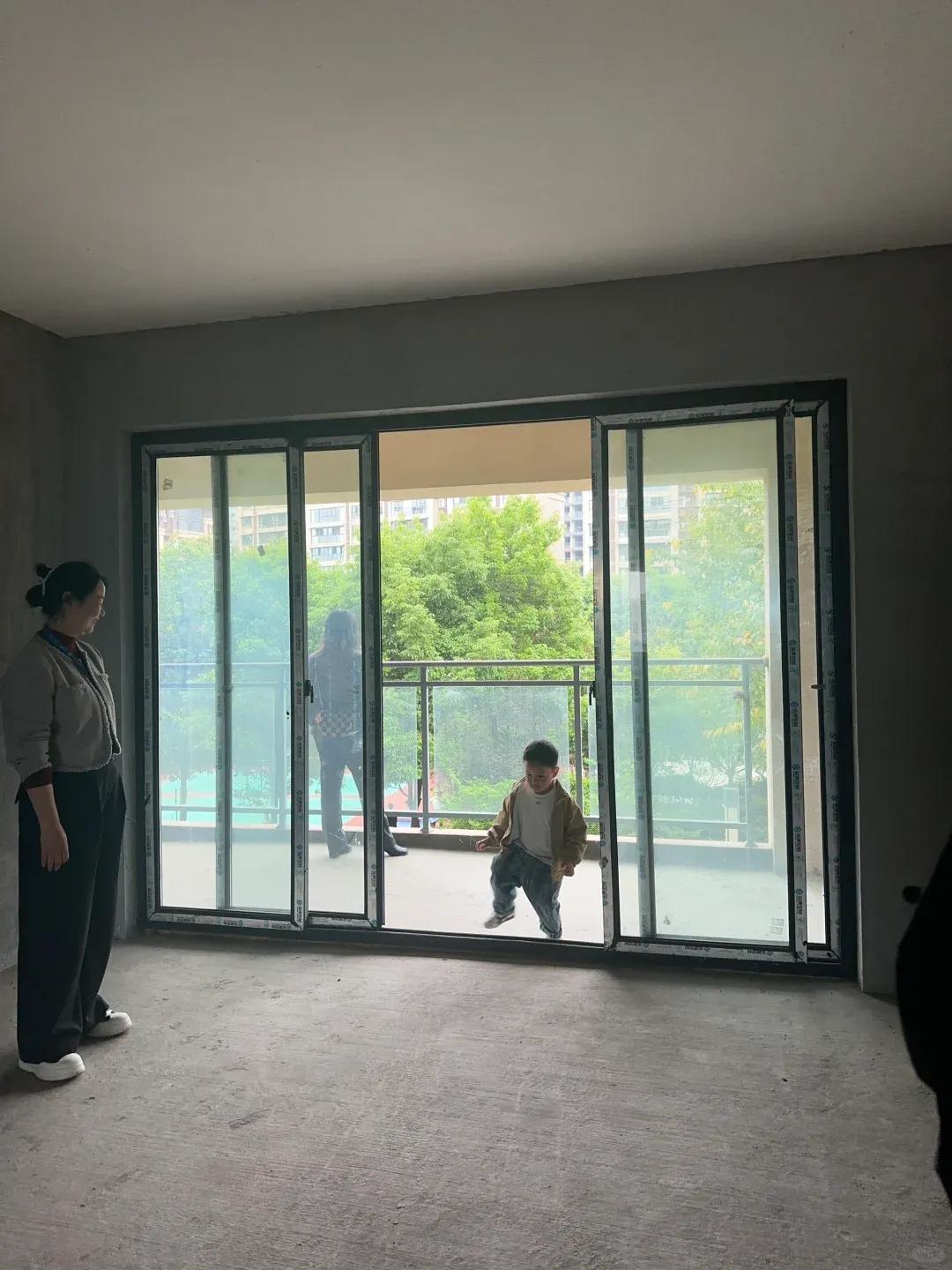 Từng bị chê “không ai muốn mua”, căn hộ tầng 2 nay lại thành lựa chọn của nhiều người trẻ: Giá mềm, tiện sống và có một lợi thế bất ngờ - Ảnh 2.