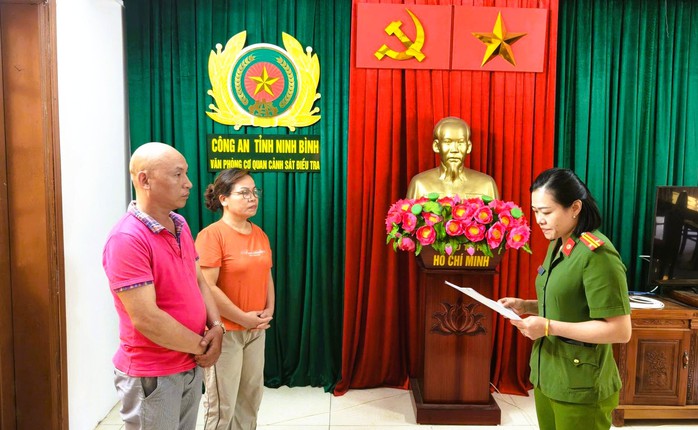 Bắt cặp vợ chồng đưa hối lộ cho cán bộ xã