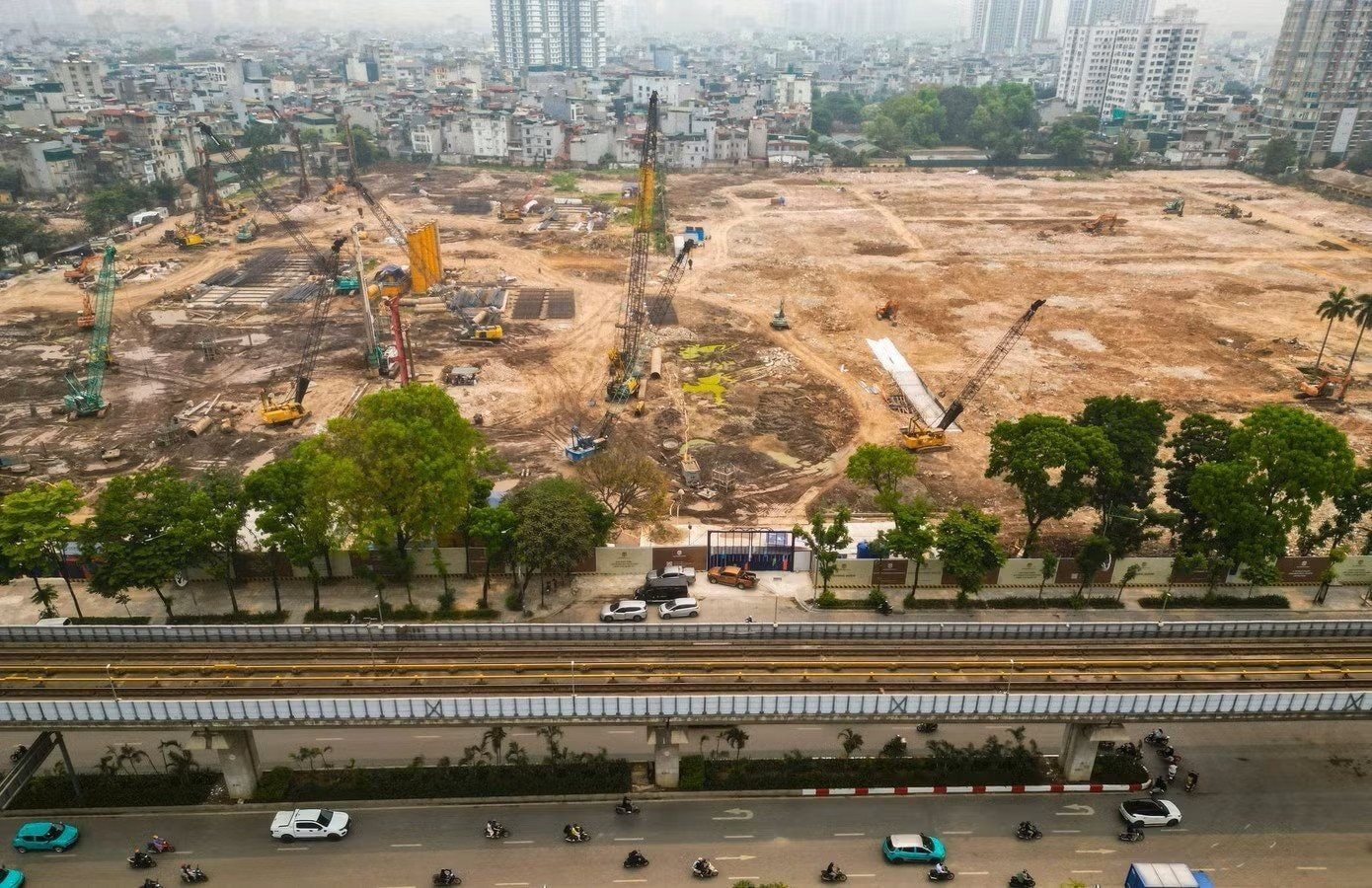 Từng g&acirc;y x&ocirc;n xao với mức gi&aacute; "được đồn đo&aacute;n" l&ecirc;n tới 280 triệu đồng/m2, dự &aacute;n nằm tr&ecirc;n &ldquo;đất v&agrave;ng&rdquo; Nguyễn Tr&atilde;i bất ngờ giảm gi&aacute; ch&agrave;o về 120-180 triệu đồng/m2 - Ảnh 1.