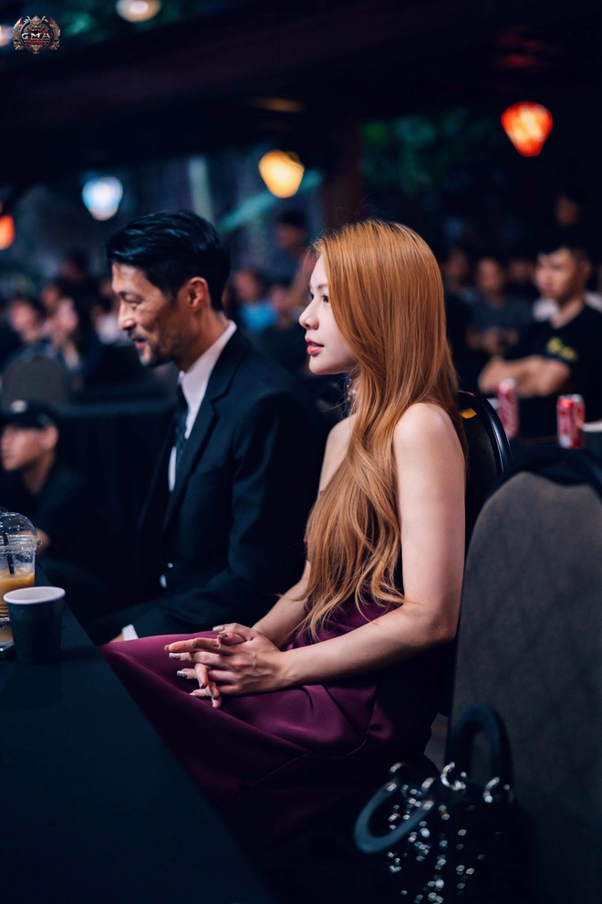 Chuyện tình “chú - cháu” lệch 24 tuổi của Johnny Trí Nguyễn: Bạn gái tung clip để lộ hành động tình tứ - Ảnh 3.
