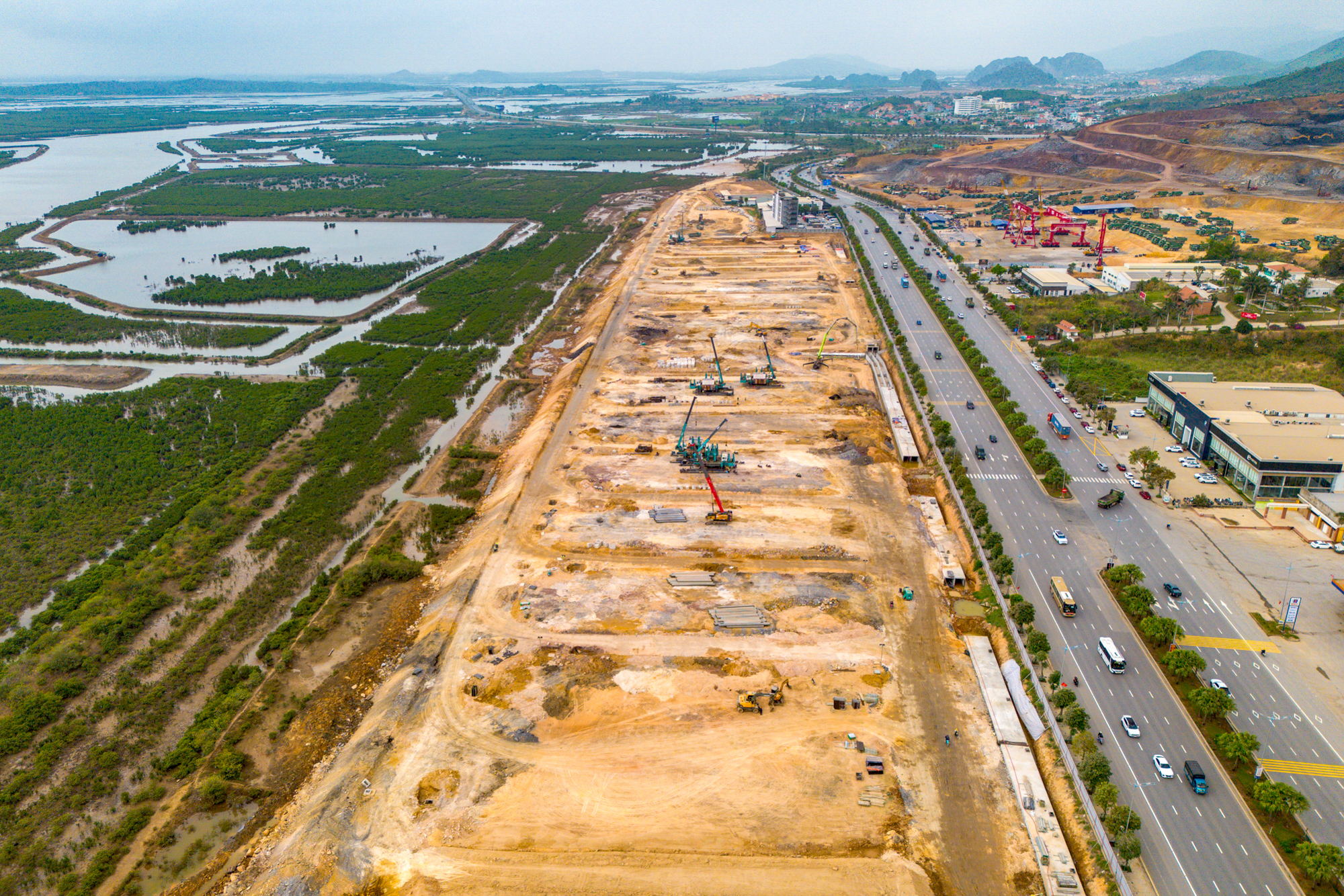 To&agrave;n cảnh  khu được mở b&aacute;n đầu ti&ecirc;n tại dự &aacute;n 18 tỷ USD của Vinhomes: Rộng gấp 9 lần khu phố cổ h&agrave; nội, c&oacute; ga cuối của tuyến đường sắt 5 tỷ USD, b&aacute;n hết 80% giỏ h&agrave;ng trong 36 tiếng - Ảnh 5.