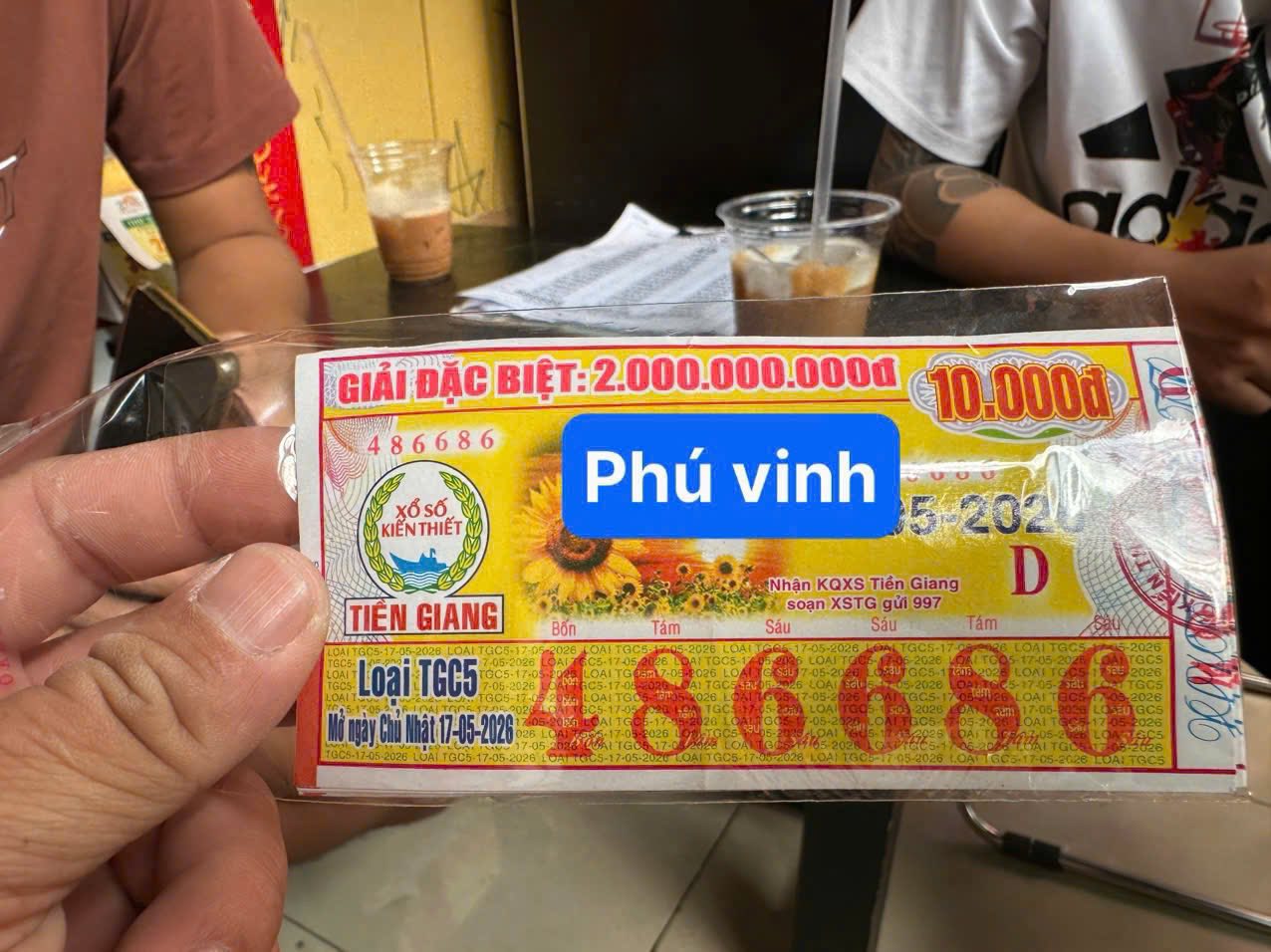 Trúng độc đắc xổ số miền Nam, khách gửi đại lý 10 triệu đồng “uống cà phê” - Ảnh 2.
