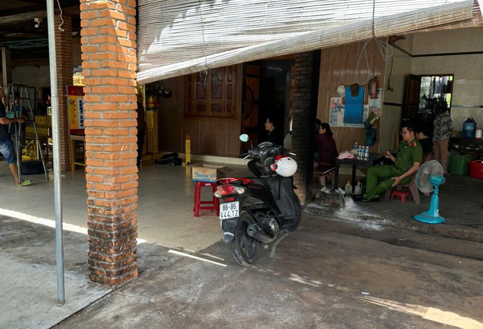 Phát hiện thi thể người đàn ông 65 tuổi với dao cắm trên người ở Lâm Đồng - Ảnh 1.