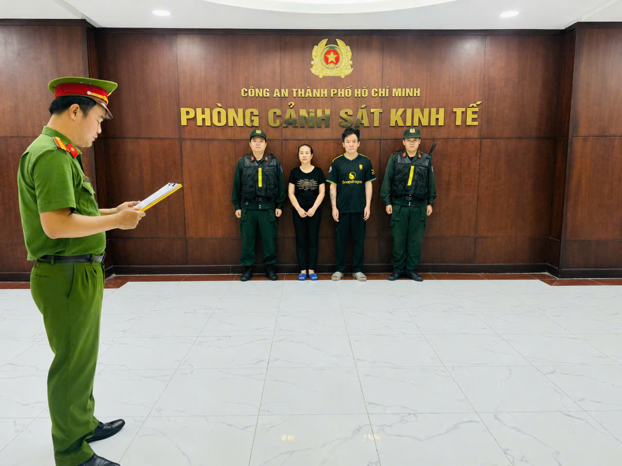 C&ocirc;ng an TPHCM vạch trần m&aacute;nh kho&eacute; của "tập đo&agrave;n" bu&ocirc;n lậu v&agrave;ng 9999 - Ảnh 2.