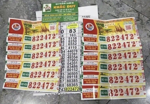 Mua 12 tờ vé số trong lúc đi đón con, tối đại lý đến tận nhà làm một việc - Ảnh 1.