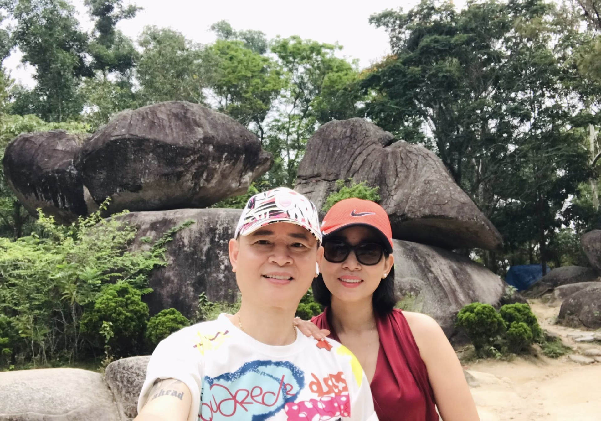 Tùng Dương viên mãn bên vợ 4 - Ảnh 2.