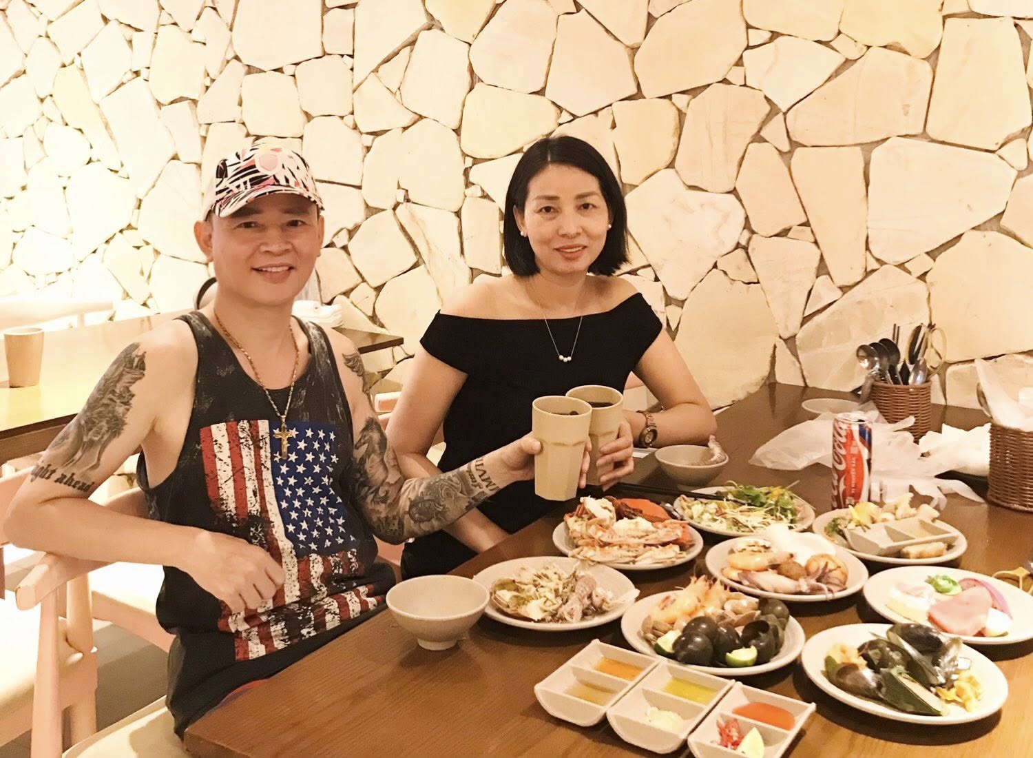 Tùng Dương viên mãn bên vợ 4 - Ảnh 1.