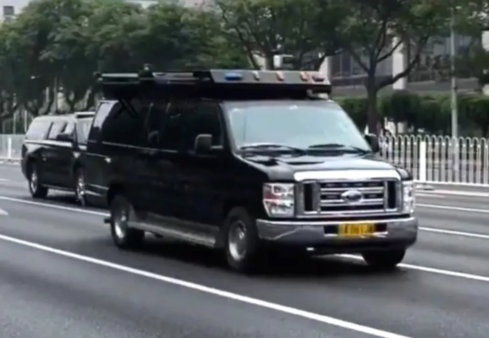 Chiếc xe b&iacute; ẩn trong chuyến thăm Trung Quốc của Trump v&agrave; những nghi vấn xung quanh - Ảnh 4.
