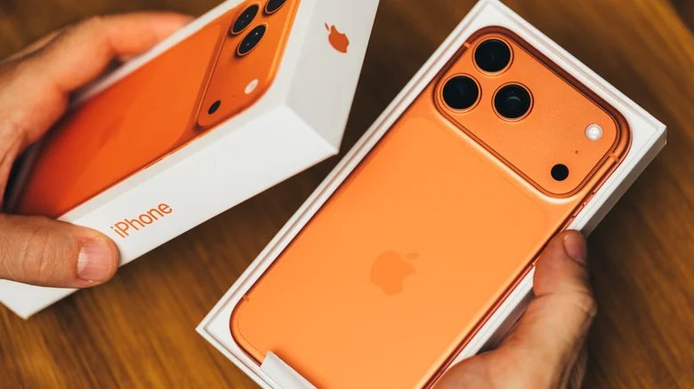 Apple ngừng tặng sticker trong hộp iPhone từ năm 2024 vì lý do môi trường - Ảnh 2.